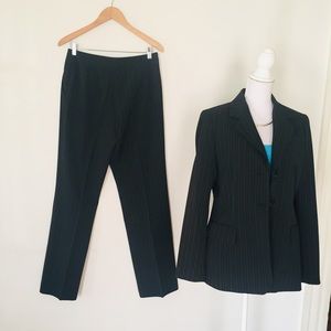 Anne Klein size 8 striped blazer & dress pants